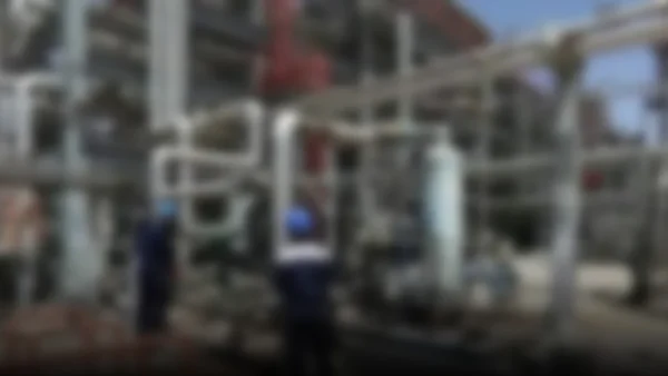 El petróleo Brent alcanza los 99,60 dólares en medio de tensiones geopolíticas