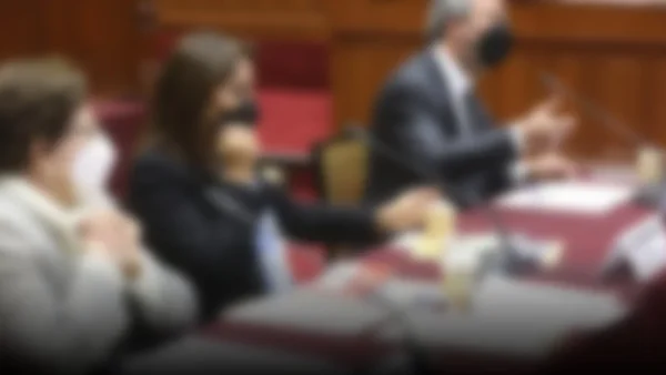 Controversia en el Congreso: Jefe de la ONPE defiende retrasos en elecciones y enfrenta críticas