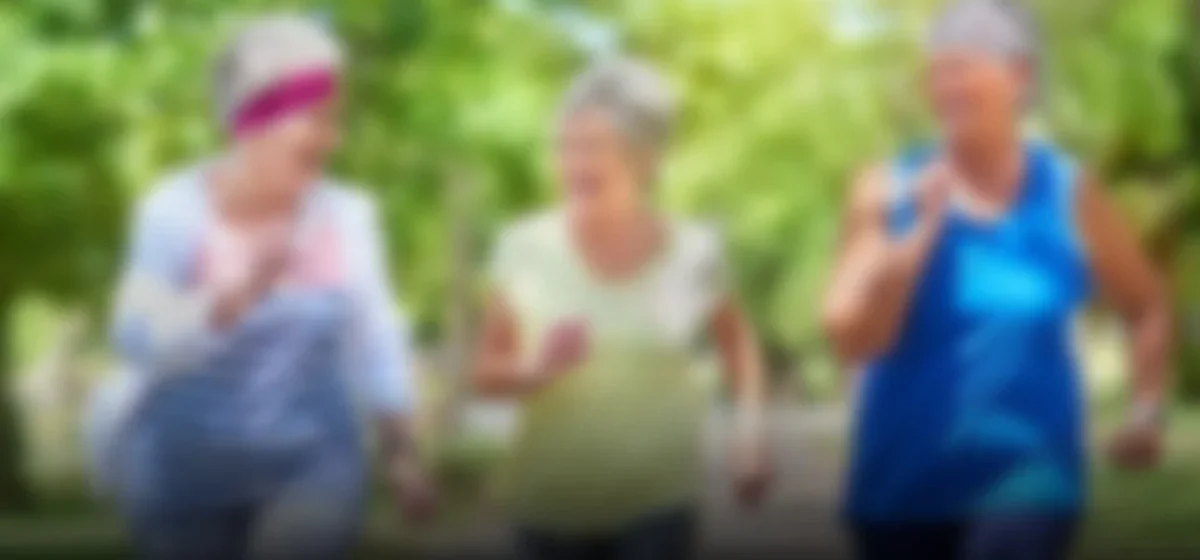 Caminar: el ejercicio esencial para mantener la salud en la tercera edad