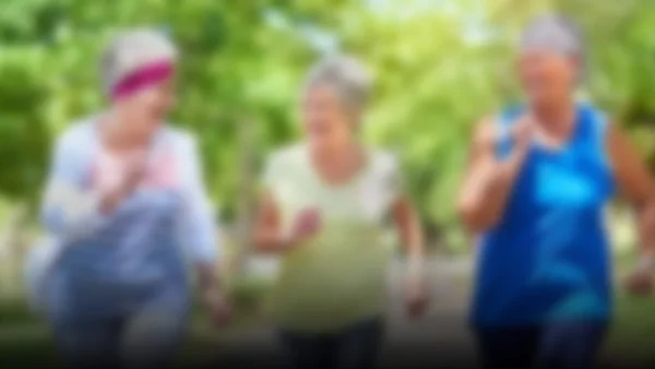 Caminar: el ejercicio esencial para mantener la salud en la tercera edad