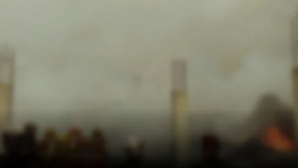 Incendio devastador en Cercado de Lima: bomberos luchan contra las llamas en un almacén de plásticos