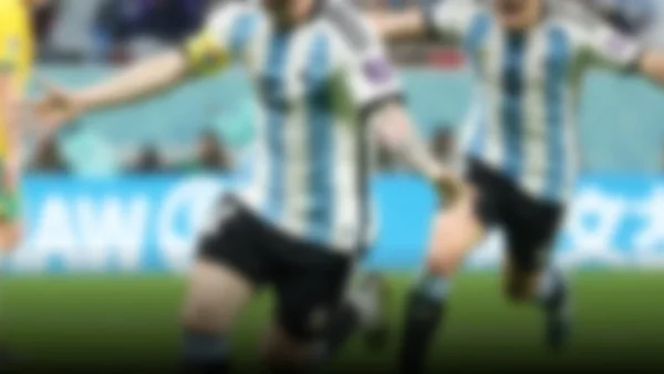Lionel Messi lidera a Argentina en un emocionante debut mundialista contra Argelia