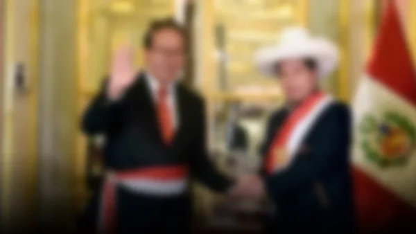 Luis Miguel Castilla lanza duras críticas a Roberto Sánchez en medio de la contienda electoral