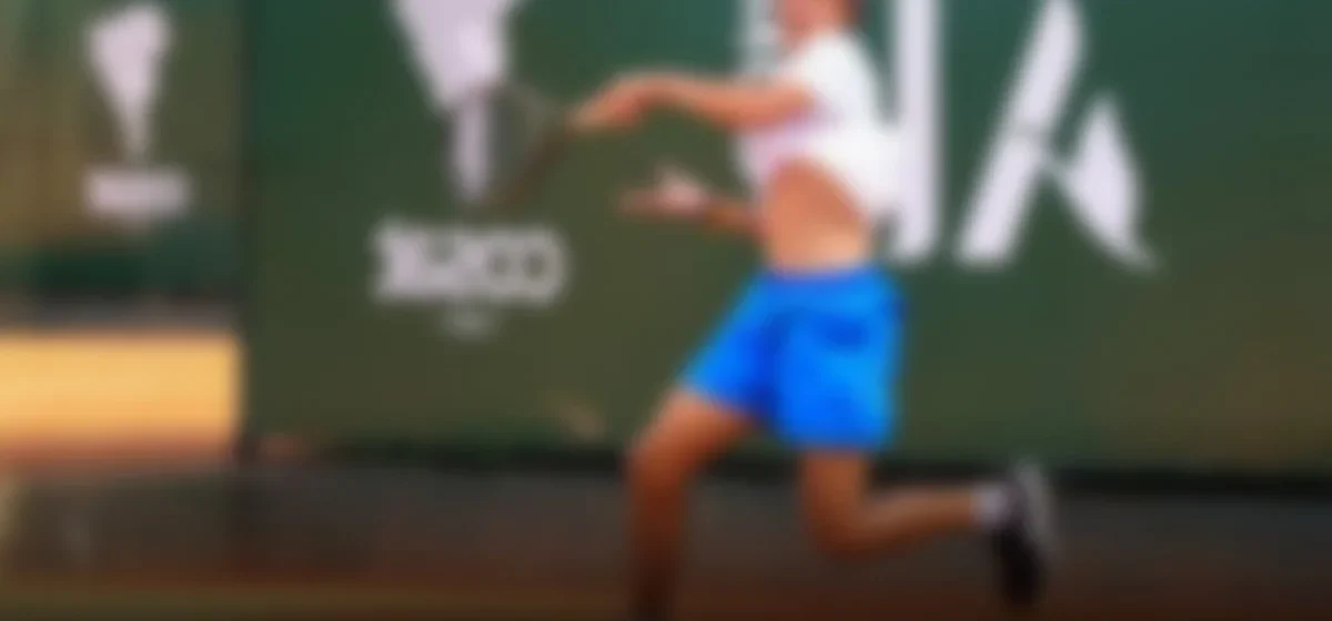 Nicolás Baena avanza en Roland Garros Junior y revive la esperanza del tenis peruano