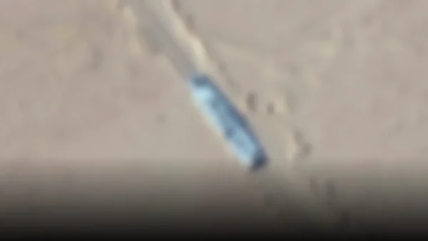 China intensifica su estrategia militar con réplicas de buques de guerra en el desierto