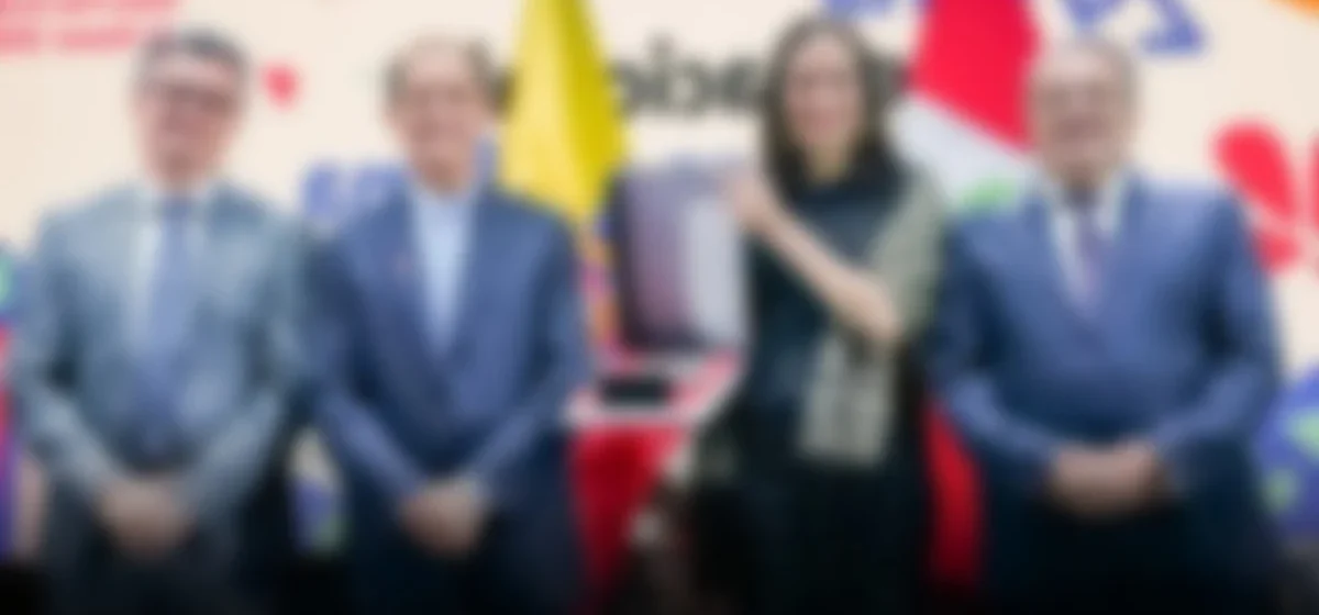 Ecuador brilla en la FIL Lima 2026: Roger Ycaza destaca la creatividad literaria del país