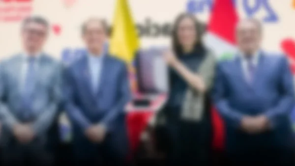 Ecuador brilla en la FIL Lima 2026: Roger Ycaza destaca la creatividad literaria del país