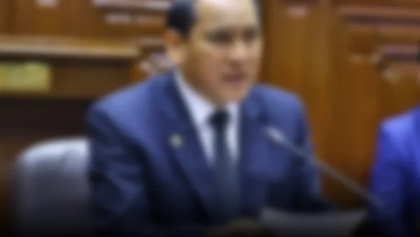 Flavio Cruz asume el Ministerio de Trabajo en medio de controversias y desafíos legales