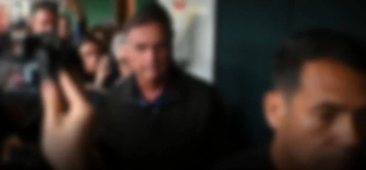 Jair Bolsonaro desafía restricciones judiciales en su lucha por mantener el contacto familiar