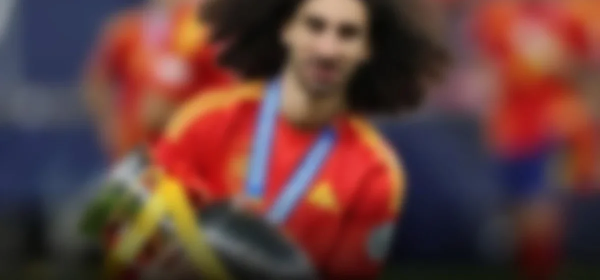 Marc Cucurella sorprende con un cambio de imagen radical tras su victoria mundialista