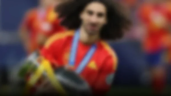 Marc Cucurella sorprende con un cambio de imagen radical tras su victoria mundialista