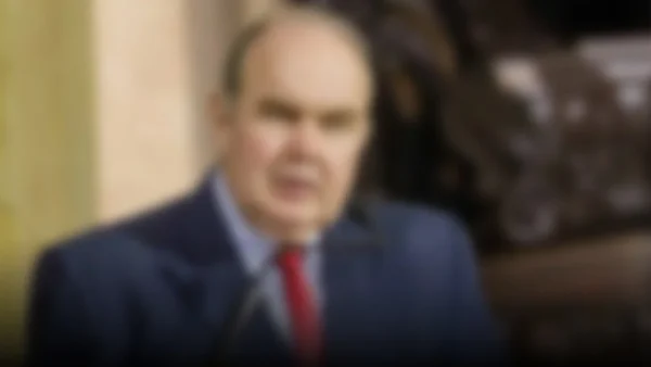 Rafael López Aliaga renuncia a su cargo como senador y plantea un vacío legal en el Congreso