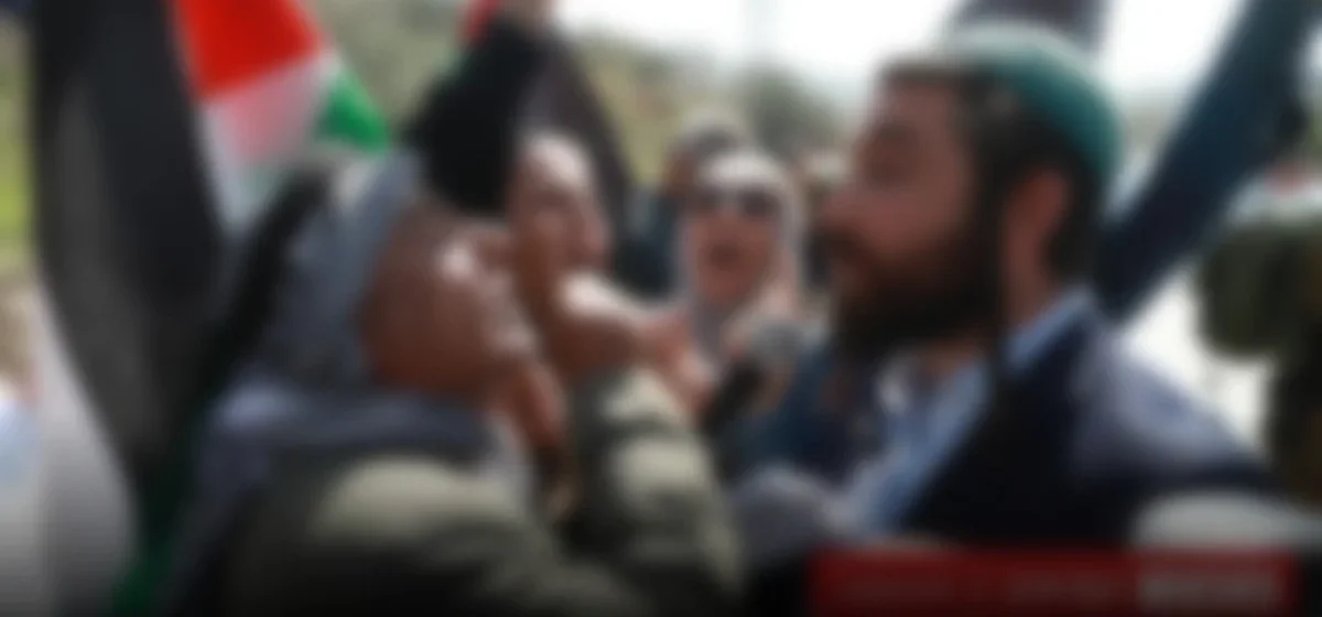 Controversia en Cisjordania: Diputado israelí de extrema derecha destruye monumento palestino bajo la mirada del Ejército