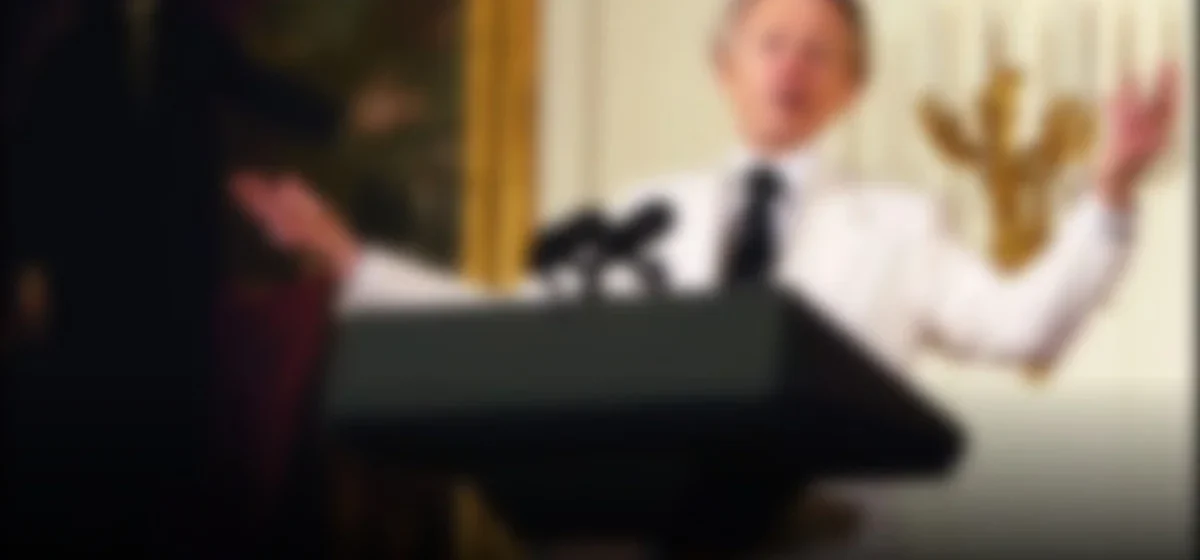 Tom Wolfe: el provocador que redefinió el periodismo con su pluma audaz