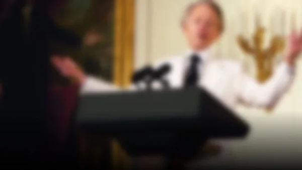 Tom Wolfe: el provocador que redefinió el periodismo con su pluma audaz