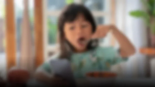 La hora de comer: ¿un momento para disfrutar o una distracción digital?