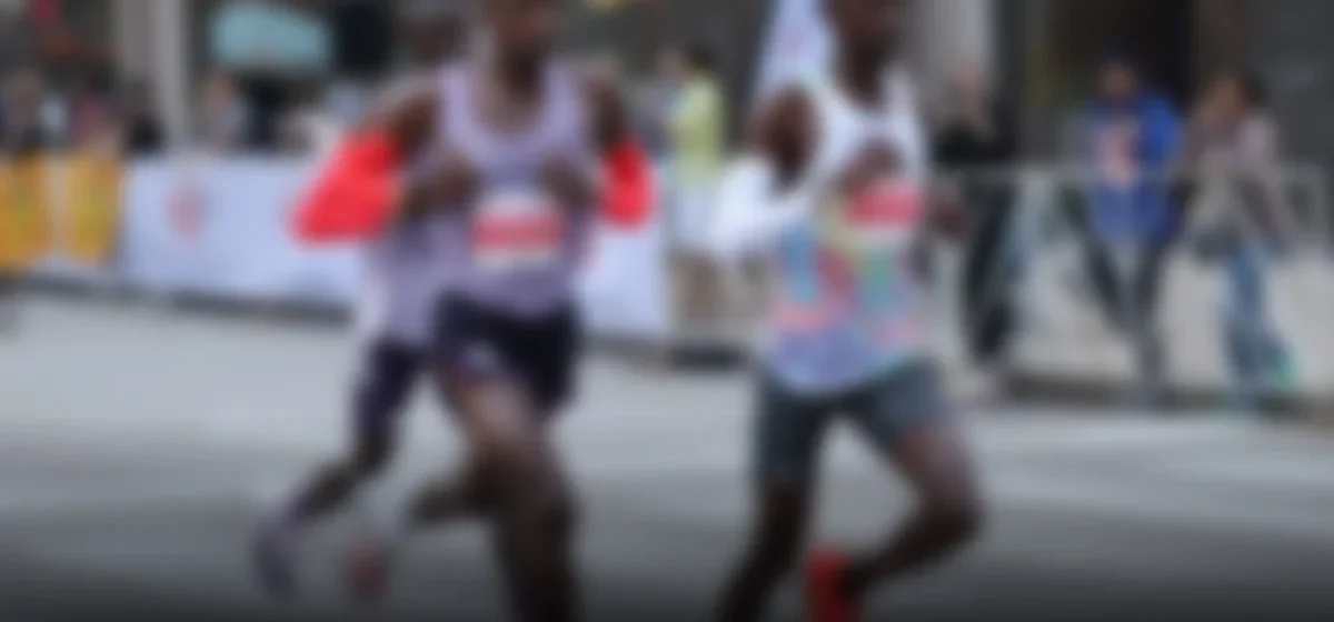 Amos Kipruto y Hawi Feysa brillan en la Maratón de Chicago 2026