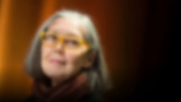 Anne Carson: La voz poética que rompe barreras en el Nobel de Literatura