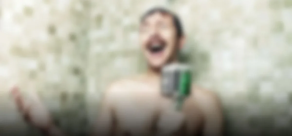 Cantar en la ducha: el secreto de una desconexión mental revelado por psicólogos