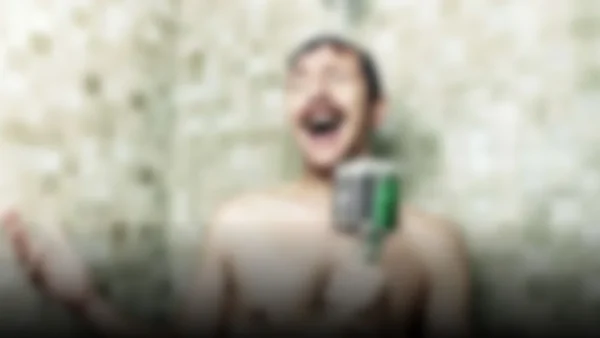 Cantar en la ducha: el secreto de una desconexión mental revelado por psicólogos
