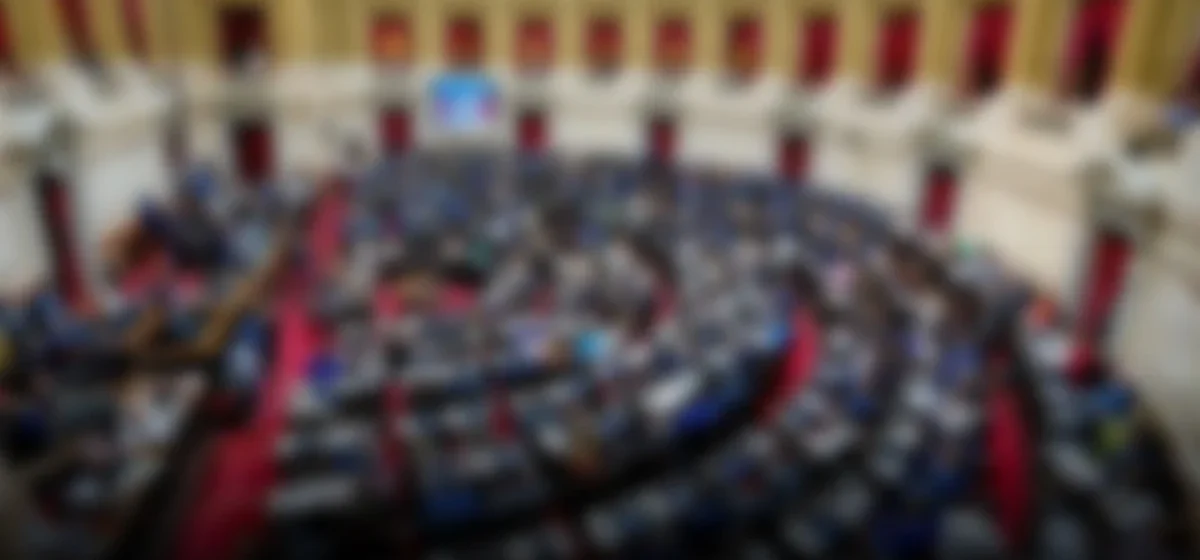 Crisis en el Congreso: La Oposición se Fragmenta y el Oficialismo Gana Terreno