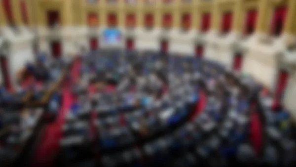 Crisis en el Congreso: La Oposición se Fragmenta y el Oficialismo Gana Terreno