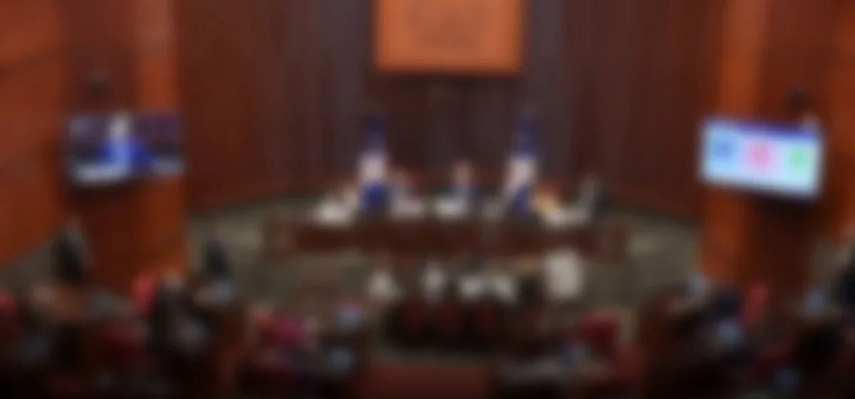 El Senado aprueba facultades legislativas en medio de controversias
