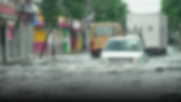 Guayaquil enfrenta crisis por torrenciales lluvias: clases suspendidas y alerta de nuevas tormentas