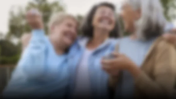 La nueva vida de las mujeres mayores de 65: un viaje hacia la autonomía y el disfrute personal