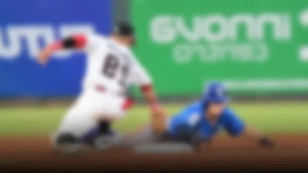 La temporada de béisbol dominicano arranca con un emocionante duelo entre Tigres del Licey y Leones del Escogido