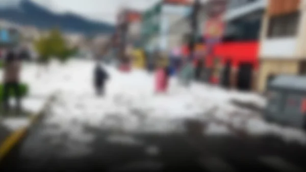 Quito se sumerge en caos tras torrenciales lluvias y granizada